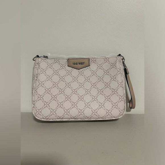 Nine West Wristlet Wallet Bag Pink Beige Floral Diamonds - Picture 1 of 5